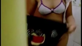 แอบถ่ายสาววัยรุ่นอาบน้ำหุ่นอย่างน่าเย็ดเลยคนนี้นมสวยมาก