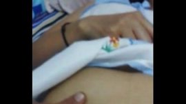 ต้องเล่นหีเธอจนแฉะก่อนถึงจะเย็ดได้ไม่งั้นฟิดเจ็บหีแน่นอน