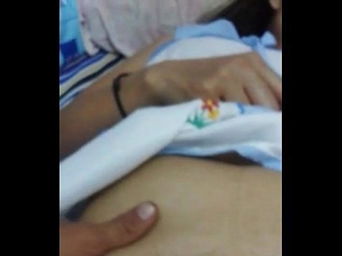 ต้องเล่นหีเธอจนแฉะก่อนถึงจะเย็ดได้ไม่งั้นฟิดเจ็บหีแน่นอน